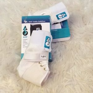 ASO white ankle braces